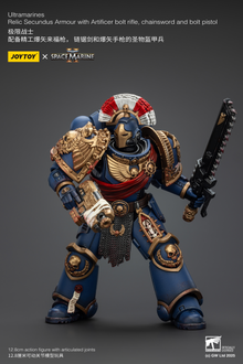 JoyToy - Warhammer 40000 - Space Marine Ultramarines Relic Secundus Armour with Artificer bolt rifle, chainsword and bolt pistol