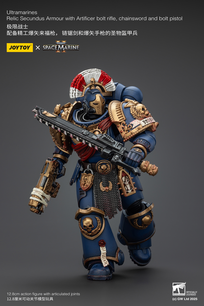 JoyToy - Warhammer 40000 - Space Marine Ultramarines Relic Secundus Armour with Artificer bolt rifle, chainsword and bolt pistol