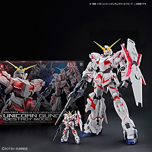 Gunpla -  MEGA SIZE 1/48 UNICORN GUNDAM (DESTROY MODE)
